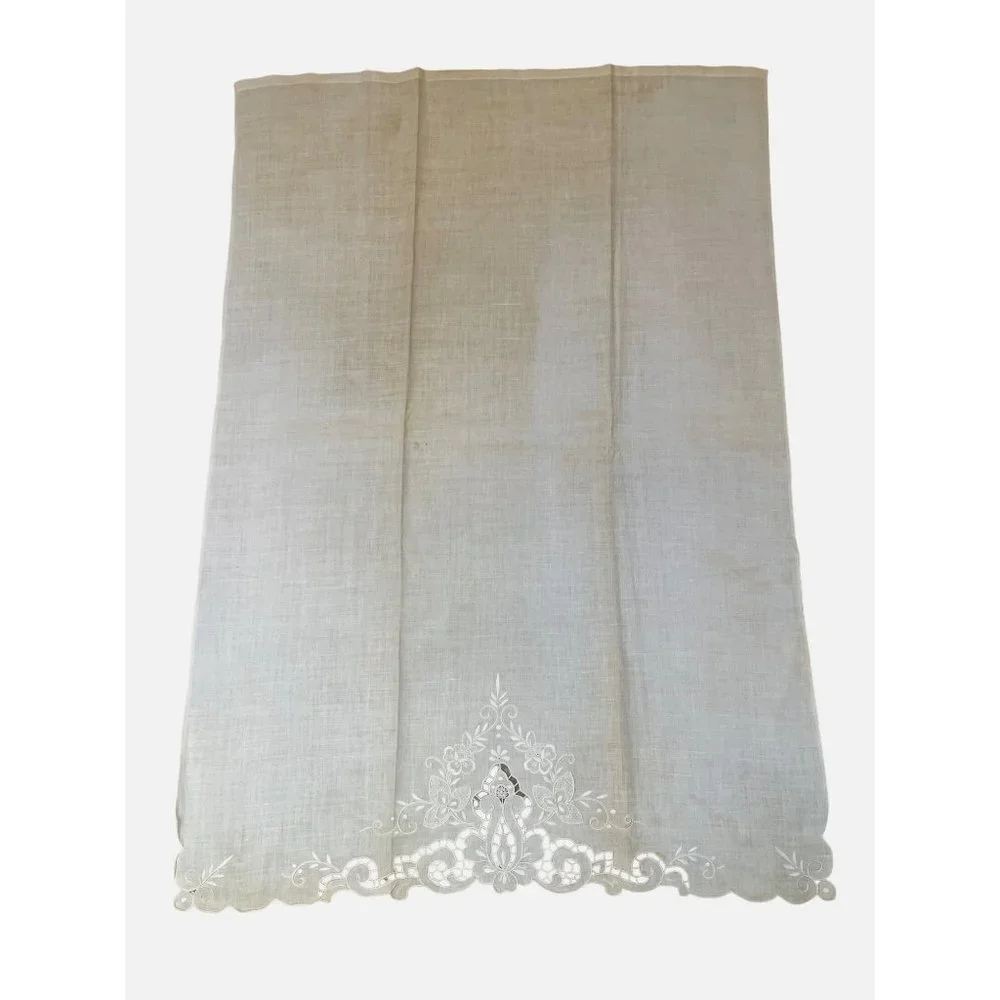 Antique Show Towels Italy Embroidered Eyelet Floral Scalloped Decorative